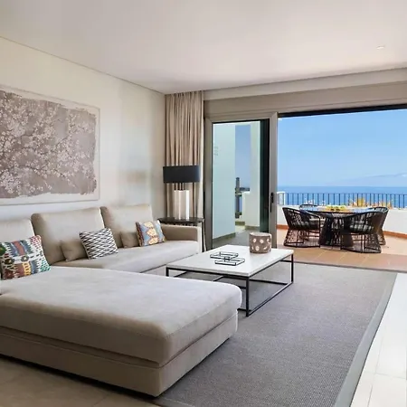 2 Bdr Sea View 아파트